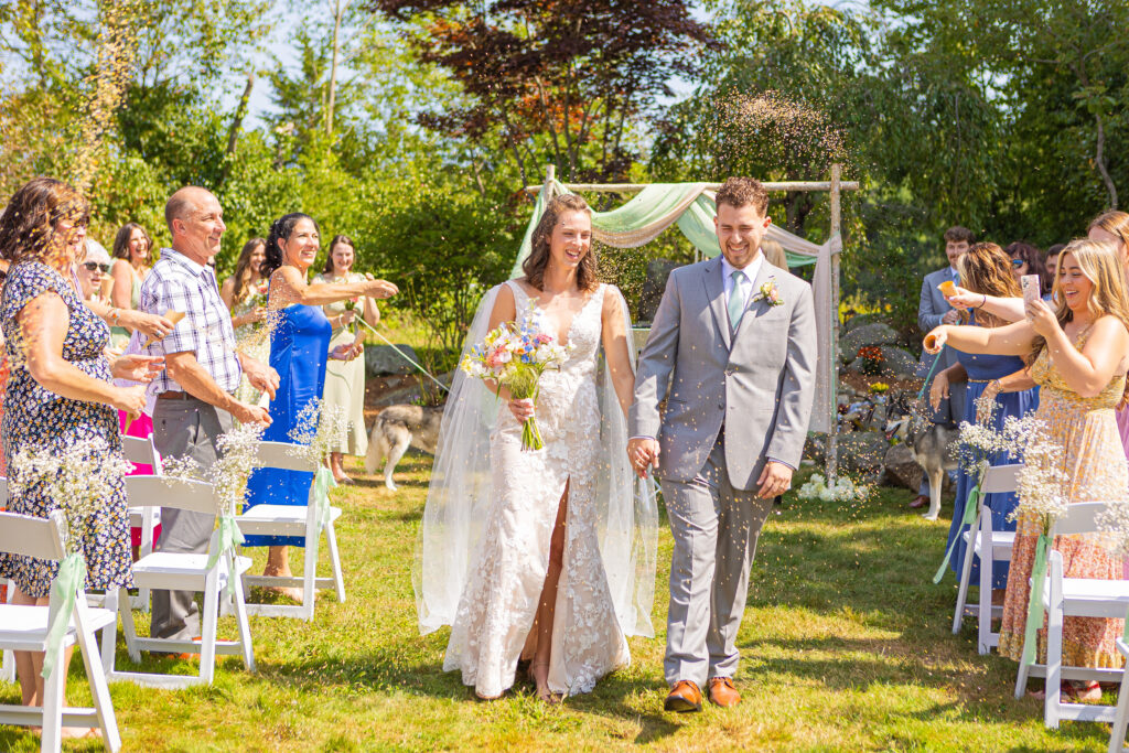 bird seed throwing at a NH wedding in Hampton