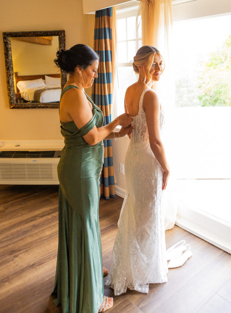bride and mom getting ready