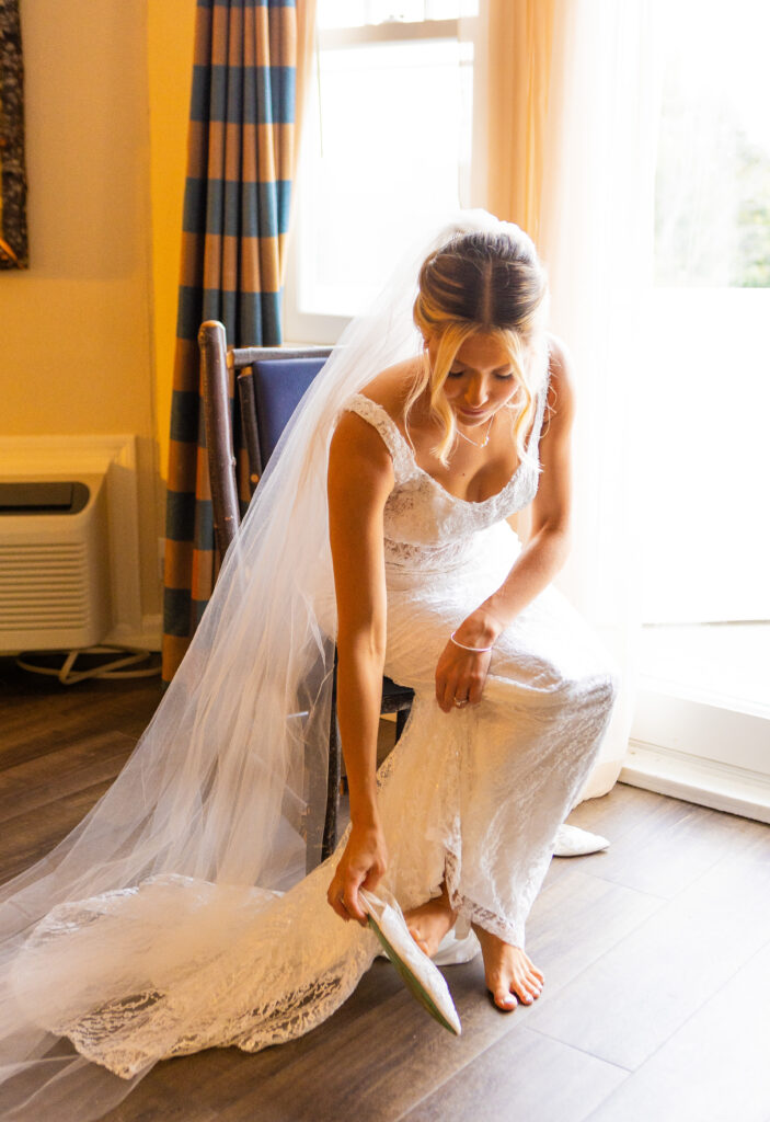 bride putting her shoes on